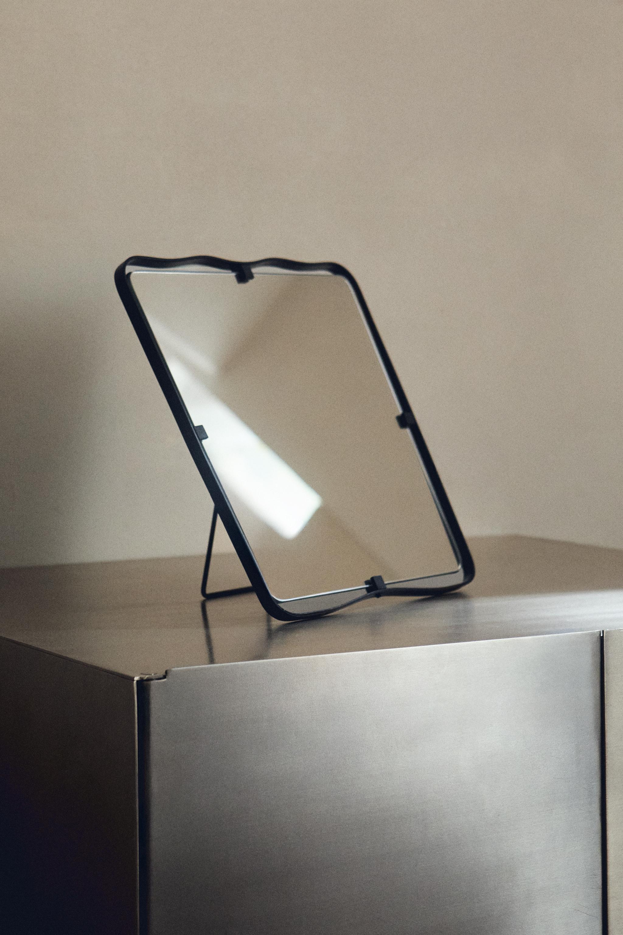 MIROIR DE TABLE MÉTAL